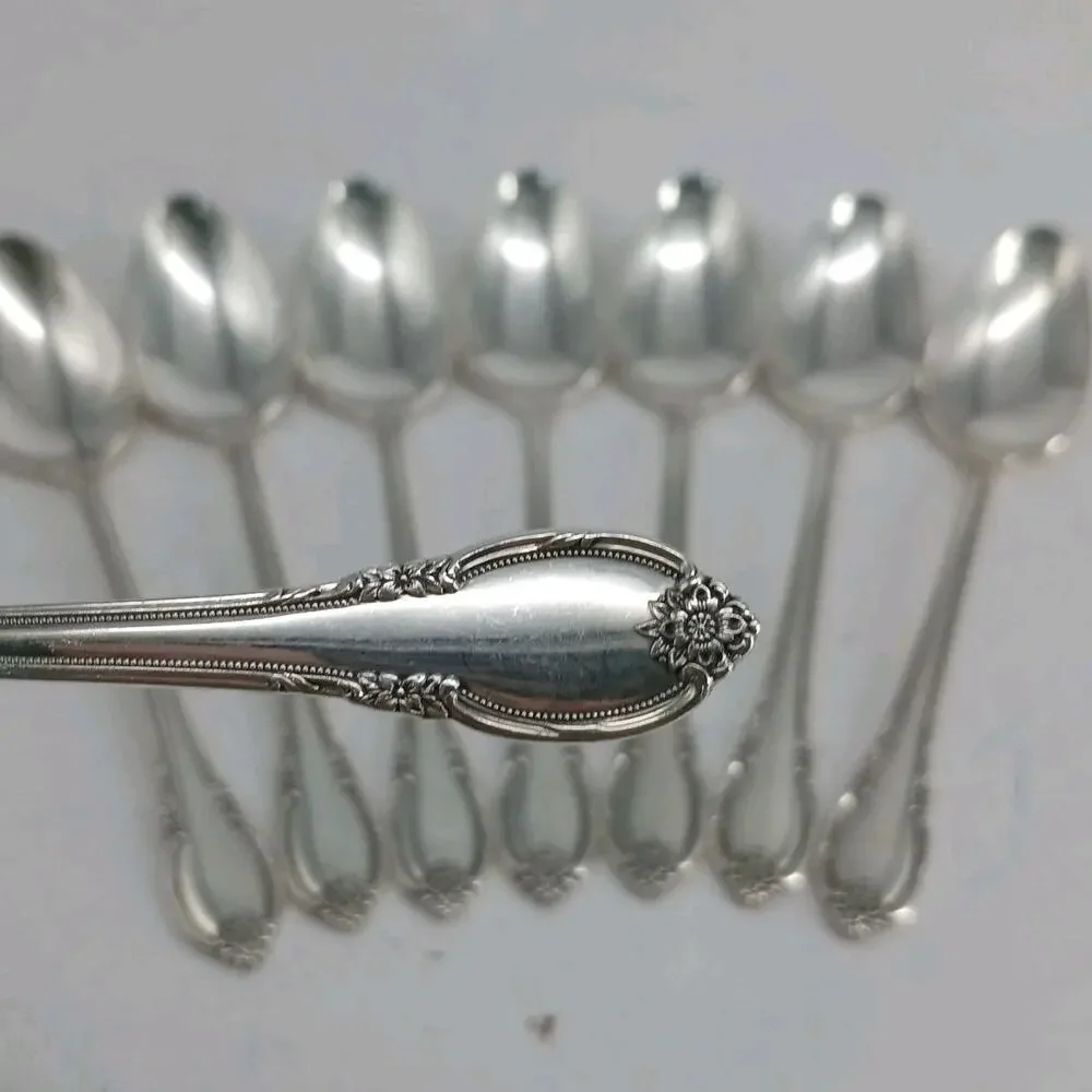 8X Tsp 1847 Rogers Bros IS Remembrance Silverplate Silverware Teaspoons
